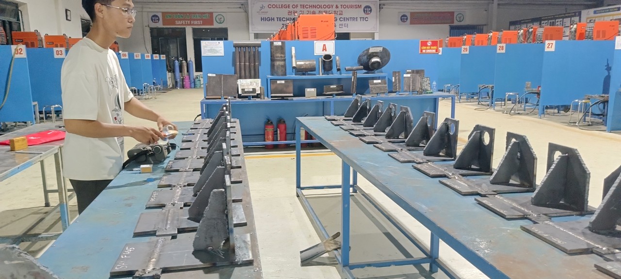 Najměte vietnamské svářečské týmy