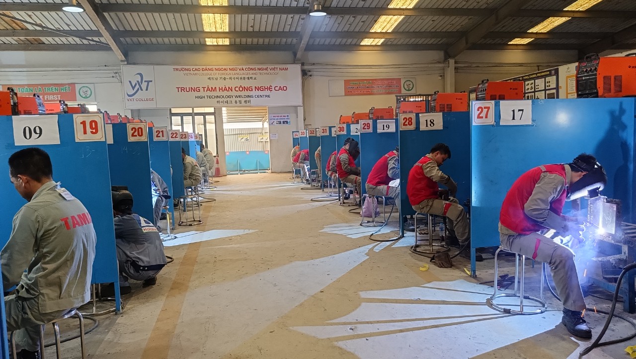 Kvalifikovaní svářeči z Vietnamu